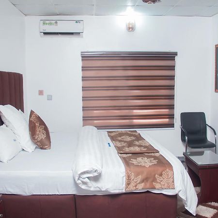 Kay Luxury Suites Uyo Exterior photo