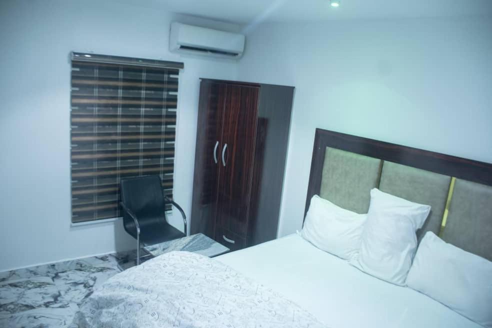 Kay Luxury Suites Uyo Exterior photo