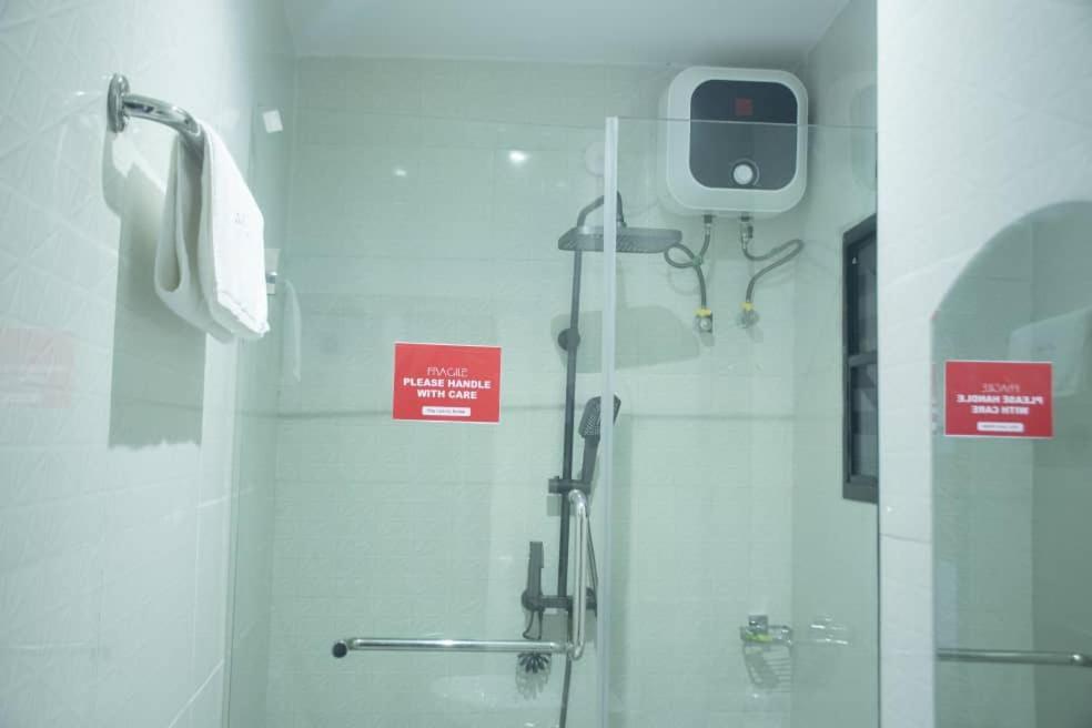 Kay Luxury Suites Uyo Exterior photo