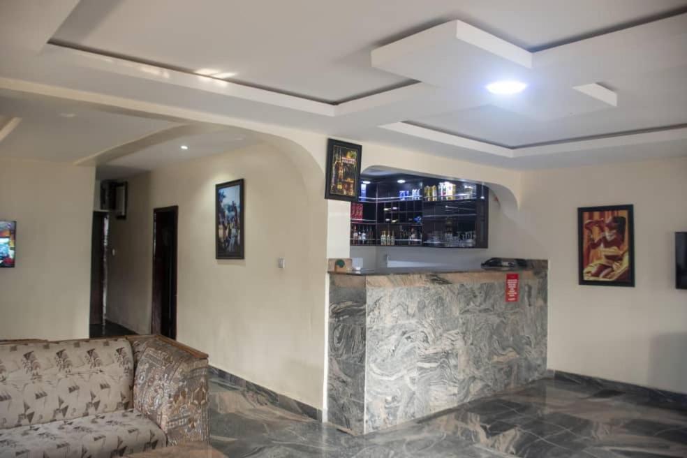 Kay Luxury Suites Uyo Exterior photo